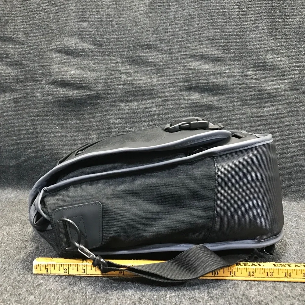 Kensington Saddlebag Ultra Black Unisex Size Messenger F4355‎ Messenger Bag